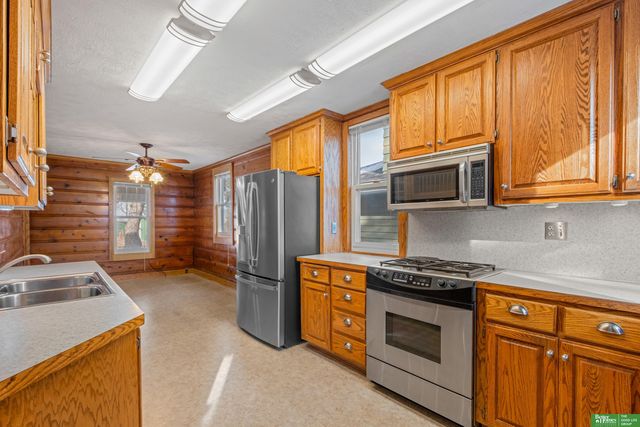 1327 Z Street, Omaha, NE 68107