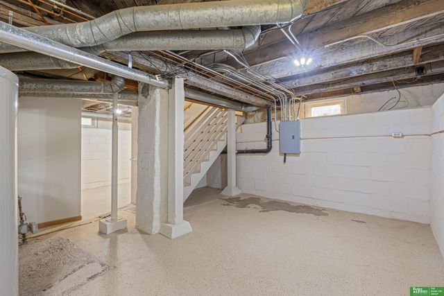 1327 Z Street, Omaha, NE 68107