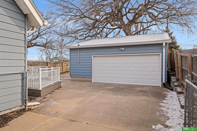 1327 Z Street, Omaha, NE 68107