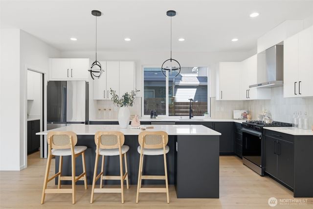 10702 Linden Avenue N, Seattle, WA 98133