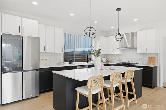 10702 Linden Avenue N, Seattle, WA 98133