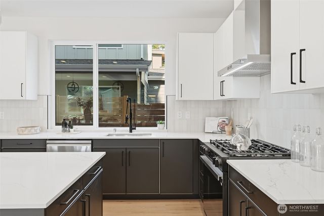 10702 Linden Avenue N, Seattle, WA 98133