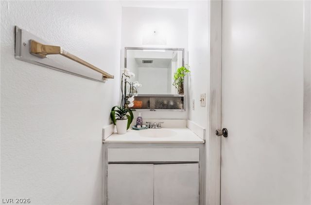 6128 Meadow Vista Lane, Las Vegas, NV 89103