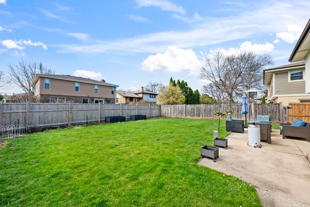 8709 W Madison Drive, Niles, IL 60714