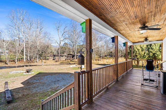 328 Pauls Meadow Drive, Hayesville, NC 28904