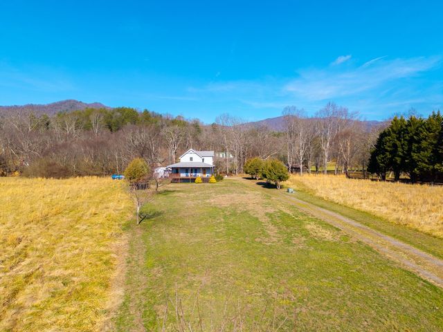 328 Pauls Meadow Drive, Hayesville, NC 28904