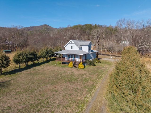 328 Pauls Meadow Drive, Hayesville, NC 28904