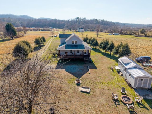 328 Pauls Meadow Drive, Hayesville, NC 28904