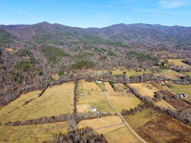 328 Pauls Meadow Drive, Hayesville, NC 28904
