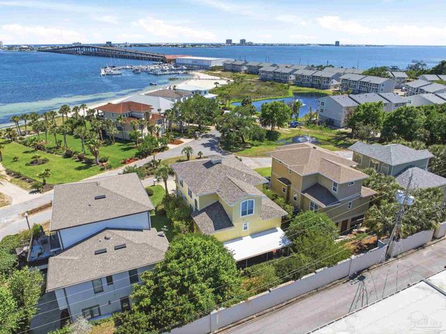 504 Eventide Dr, Gulf Breeze, FL 32561