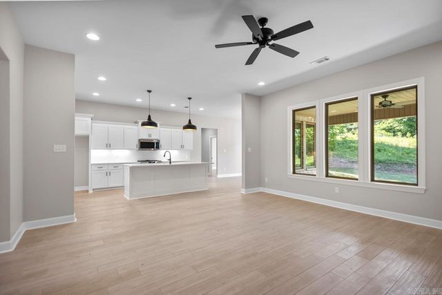 3021 Navajo Way, Benton, AR 72019