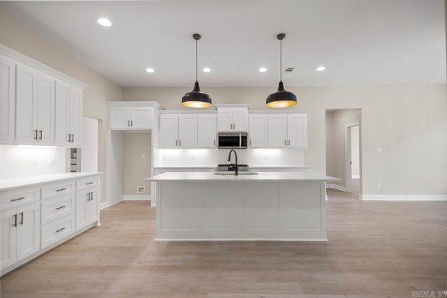 3021 Navajo Way, Benton, AR 72019