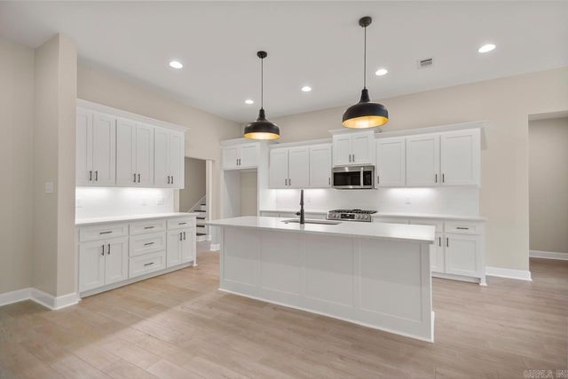 3021 Navajo Way, Benton, AR 72019