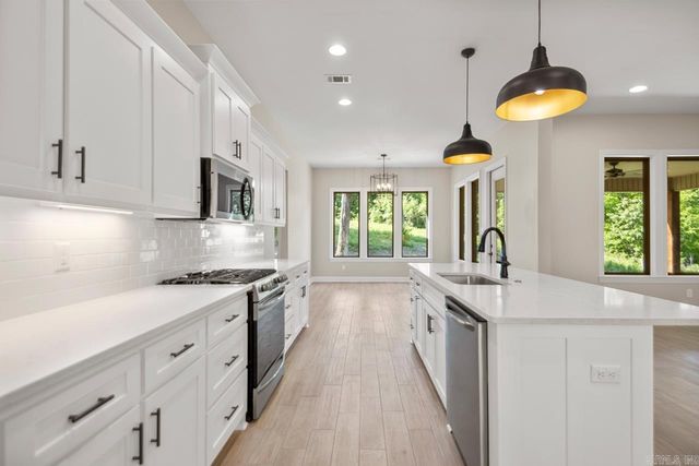 3021 Navajo Way, Benton, AR 72019