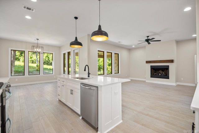 3021 Navajo Way, Benton, AR 72019