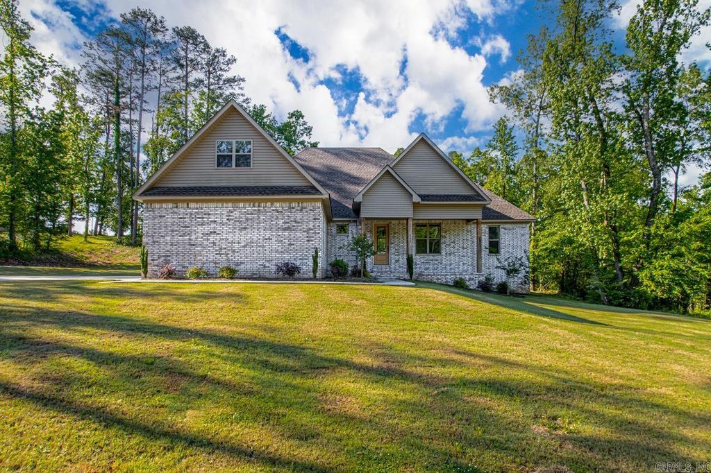 3021 Navajo Way, Benton, AR 72019