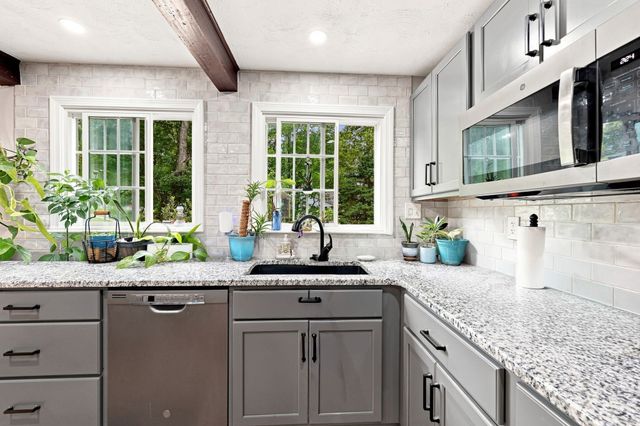 50 Taylor St, Granby, MA 01033