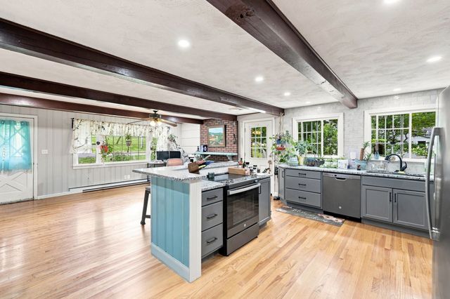 50 Taylor St, Granby, MA 01033