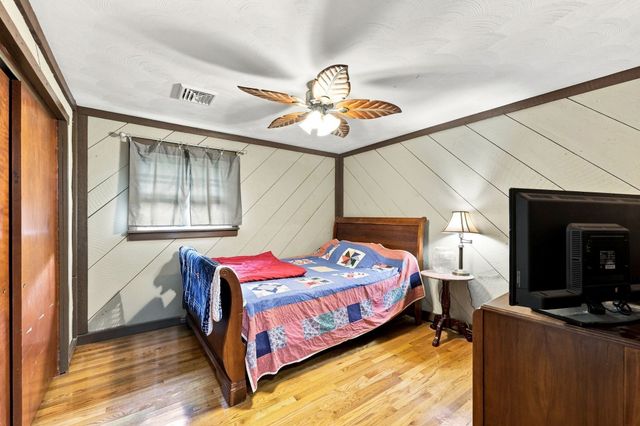 50 Taylor St, Granby, MA 01033
