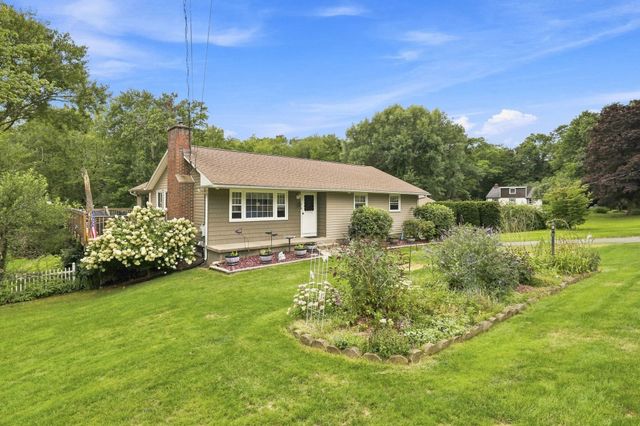 50 Taylor St, Granby, MA 01033