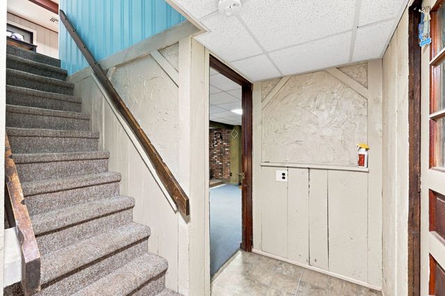 50 Taylor St, Granby, MA 01033