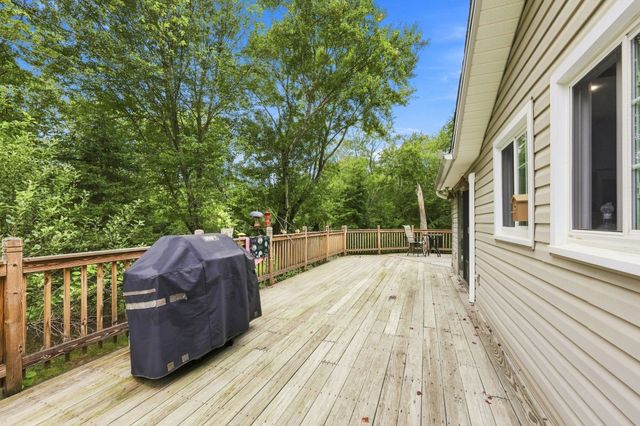 50 Taylor St, Granby, MA 01033