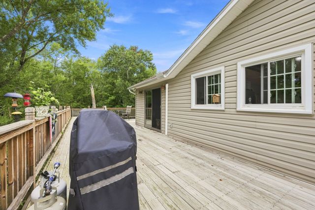 50 Taylor St, Granby, MA 01033