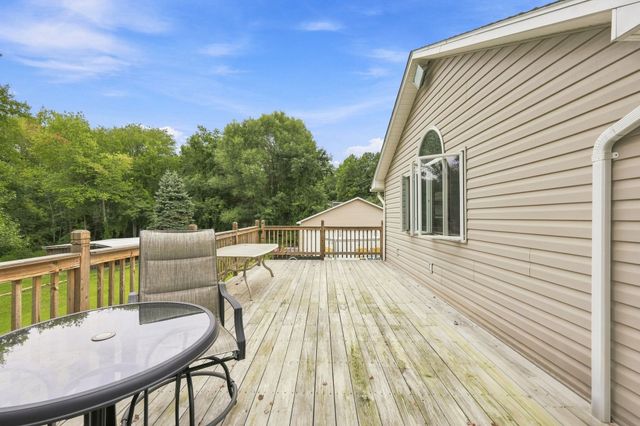 50 Taylor St, Granby, MA 01033
