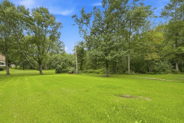 50 Taylor St, Granby, MA 01033