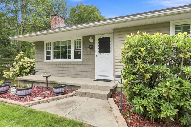 50 Taylor St, Granby, MA 01033