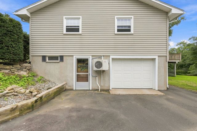 50 Taylor St, Granby, MA 01033