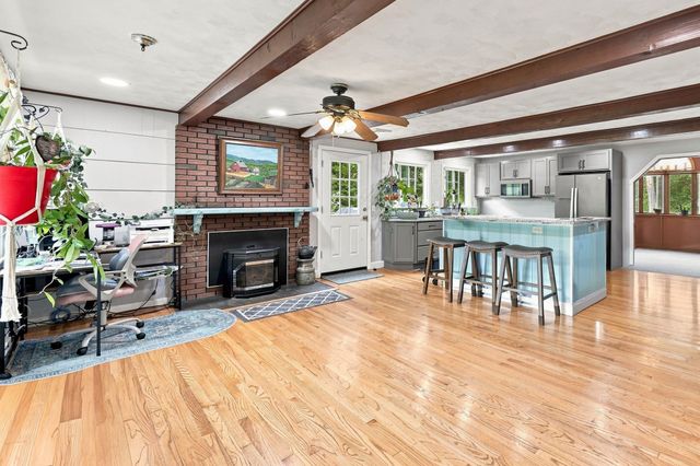 50 Taylor St, Granby, MA 01033