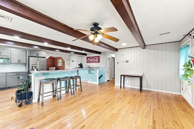 50 Taylor St, Granby, MA 01033