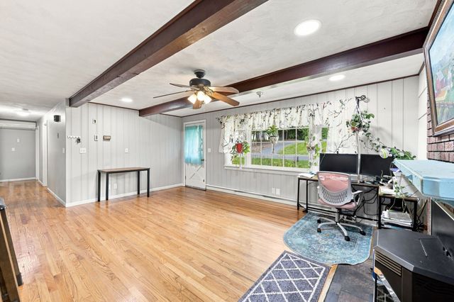 50 Taylor St, Granby, MA 01033