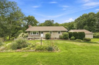 50 Taylor St, Granby, MA 01033