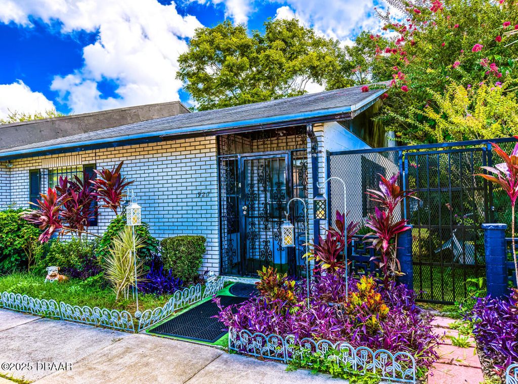 927 E Millard Court, Daytona Beach, FL 32117