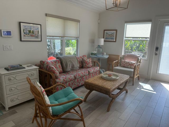 323 NE 7th Avenue B, Delray Beach, FL 33483