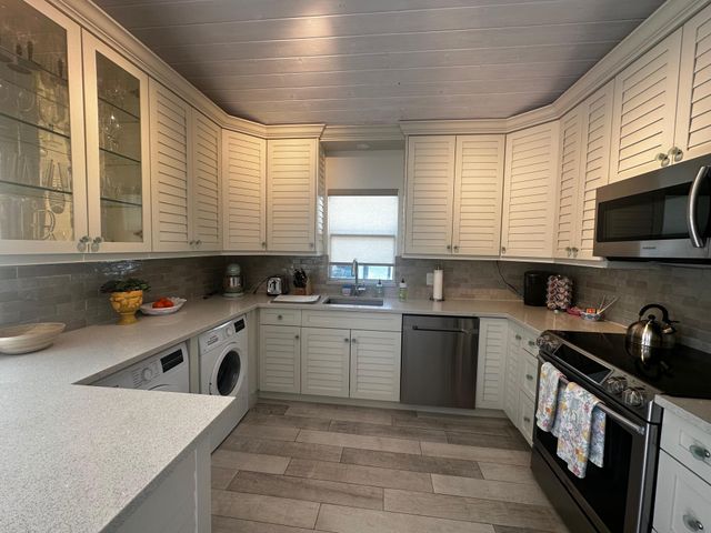 323 NE 7th Avenue B, Delray Beach, FL 33483