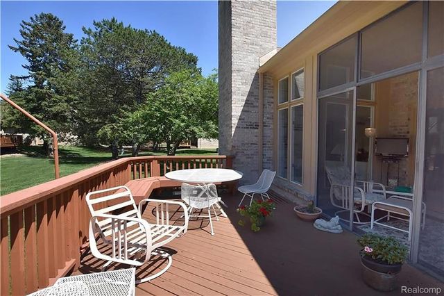 22080 Orchard Way 37, Beverly Hills Village, MI 48025