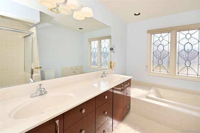 22080 Orchard Way 37, Beverly Hills Village, MI 48025