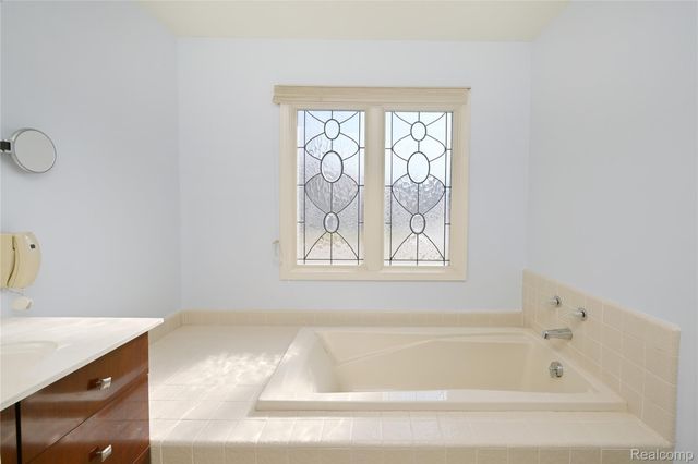 22080 Orchard Way 37, Beverly Hills Village, MI 48025