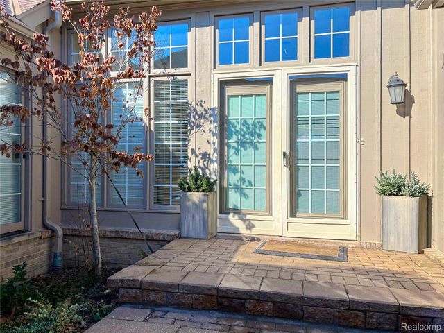 22080 Orchard Way 37, Beverly Hills Village, MI 48025