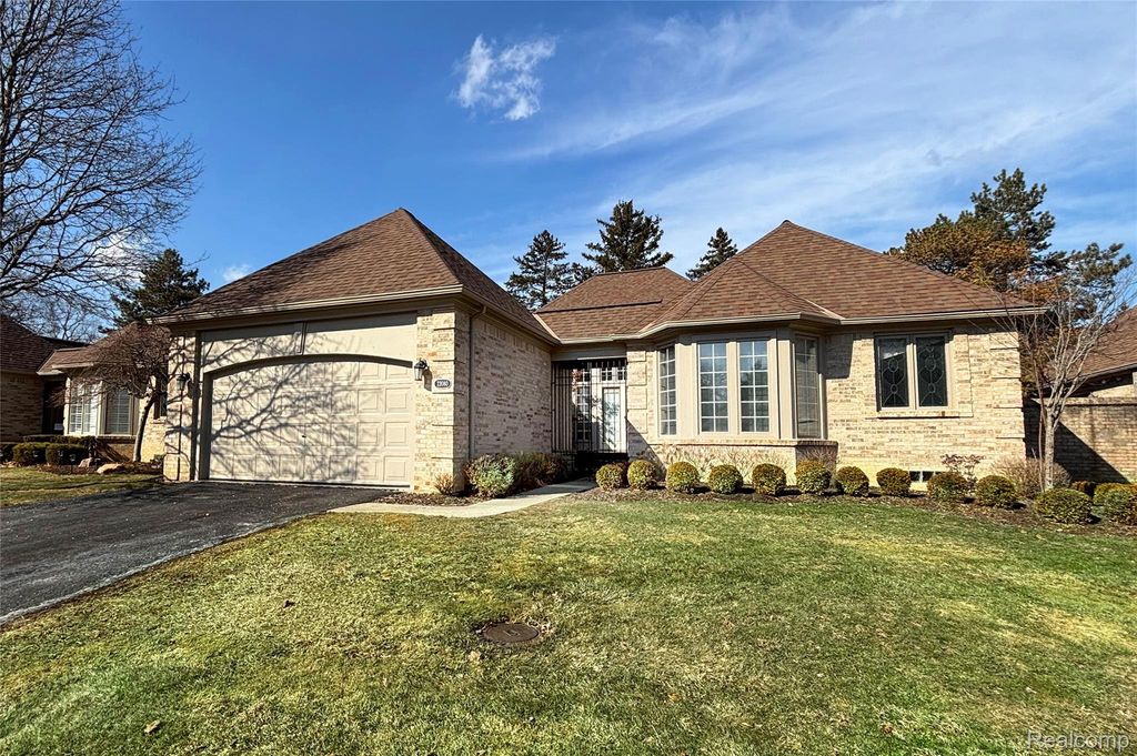 22080 Orchard Way 37, Beverly Hills Village, MI 48025