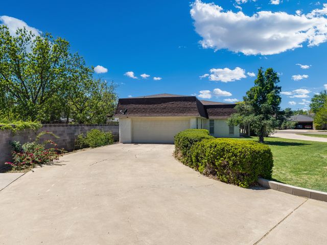 130 BAILEY Avenue, Dumas, TX 79029