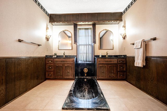 130 BAILEY Avenue, Dumas, TX 79029