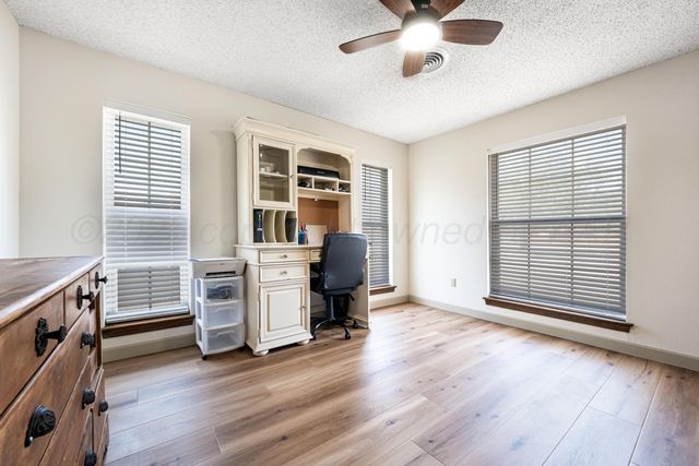 130 BAILEY Avenue, Dumas, TX 79029