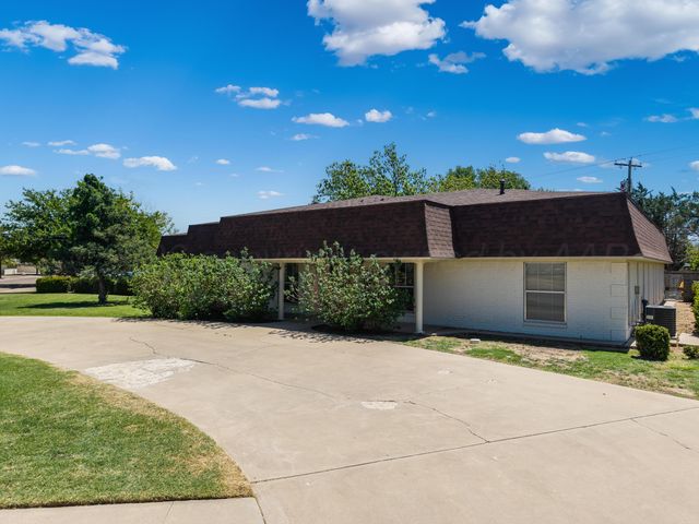 130 BAILEY Avenue, Dumas, TX 79029