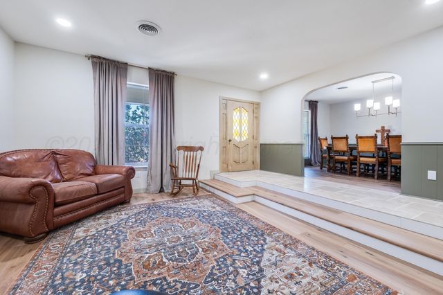 130 BAILEY Avenue, Dumas, TX 79029