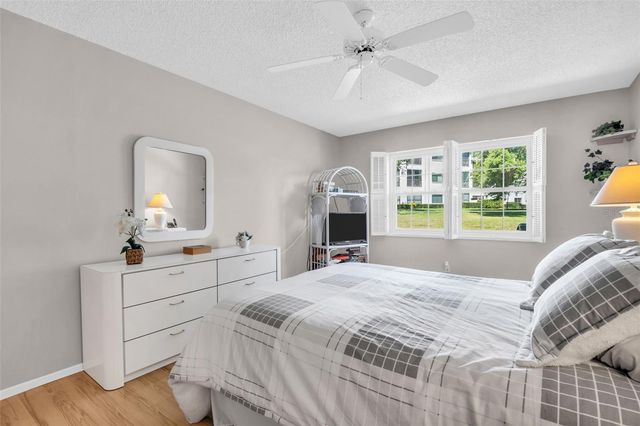 860 MACLAREN DRIVE N B, Palm Harbor, FL 34684