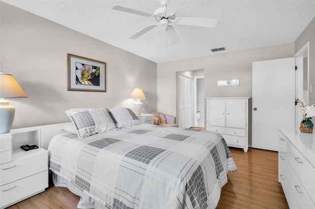 860 MACLAREN DRIVE N B, Palm Harbor, FL 34684